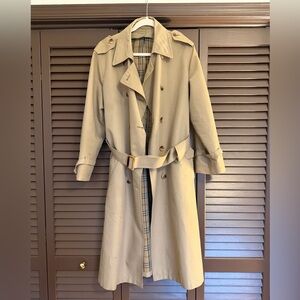 Vintage 1970s Original Baltimore, MD London Fog Trench Coat With Belt